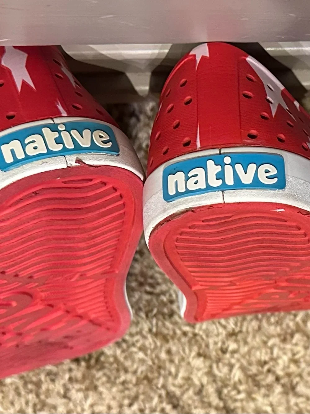 Native Kids Youth 4 (Women’s 6) Slip-On Water Shoes in Red with White Stars